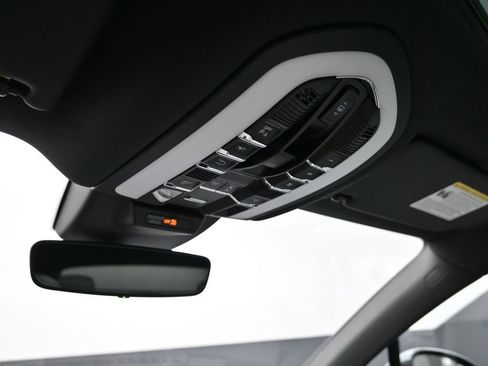 New 2025 Porsche Macan image 18