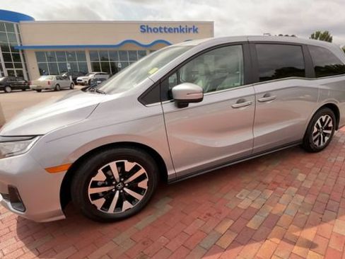 Certified 2025 Honda Odyssey EX-L image 6