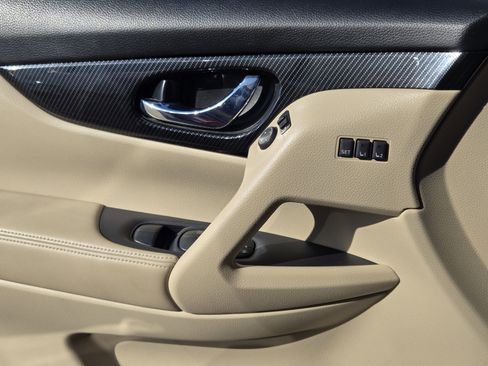 Used 2017 Nissan Rogue SL image 28