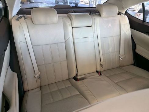 Used 2016 Lexus ES 350 w/ Luxury Package w/Wood Trim image 16