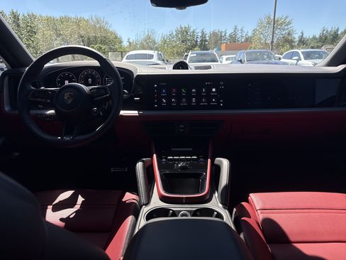 Used 2024 Porsche Cayenne S AWD/4WD image 16