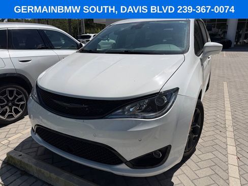 Used 2019 Chrysler Pacifica Touring Plus w/ Advanced Safetytec Group FWD image 3