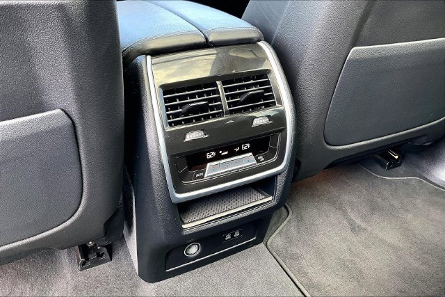 Used 2023 BMW X7 xDrive40i AWD/4WD image 22