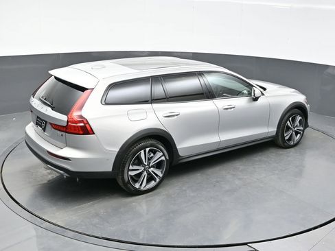 Used 2025 Volvo V60 B5 Cross Country Plus AWD/4WD image 38