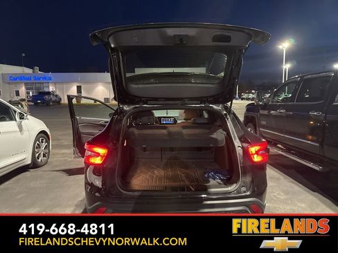 Used 2025 Chevrolet Trax RS w/ Driver Confidence Package image 24