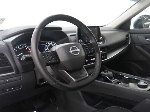 Used 2025 Nissan Rogue SV image 26