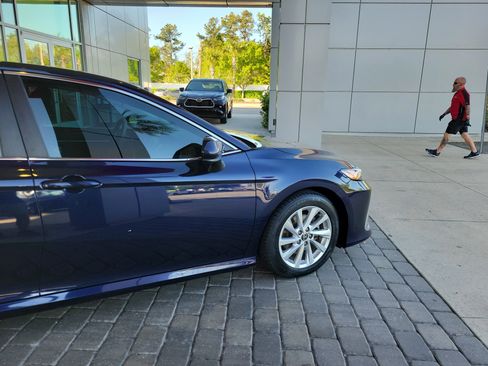 Used 2021 Toyota Camry LE image 8