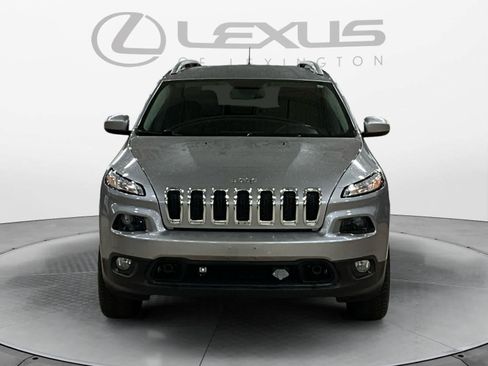 Used 2017 Jeep Cherokee Latitude AWD/4WD image 8