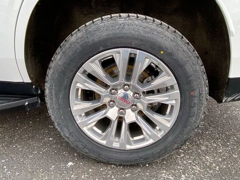 Certified 2024 GMC Yukon Denali image 35