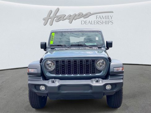 Used 2025 Jeep Wrangler Unlimited Sport AWD/4WD image 9