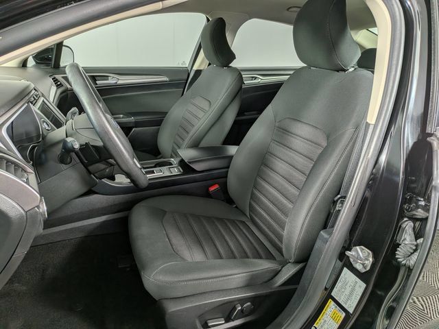 Used 2019 Ford Fusion SE FWD image 12