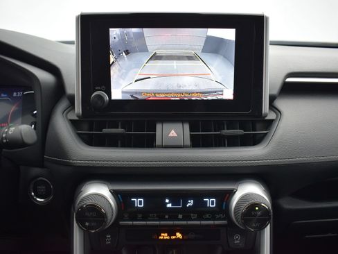 Used 2025 Toyota RAV4 XLE AWD/4WD image 15