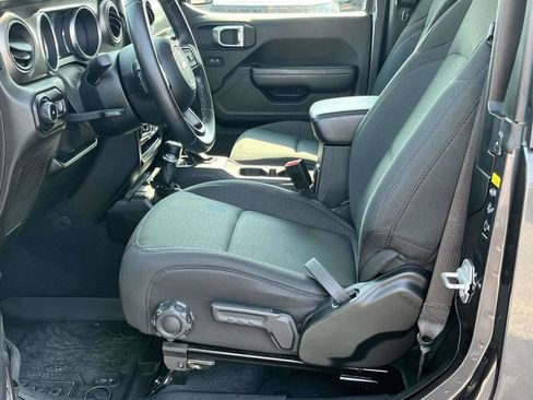 Used 2020 Jeep Wrangler Sport AWD/4WD image 13