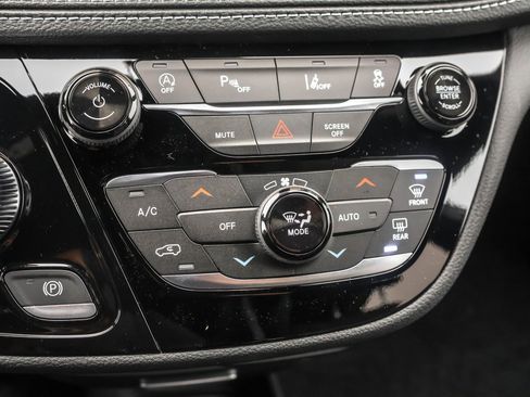 New 2026 Chrysler Pacifica Select FWD image 17