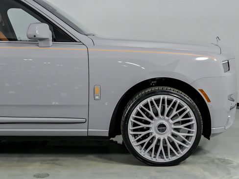 Used 2025 Rolls-Royce Cullinan image 15