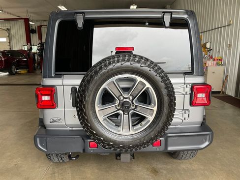 Used 2018 Jeep Wrangler Unlimited Sahara w/ Uconnect 4C Nav & Sound Group AWD/4WD image 37