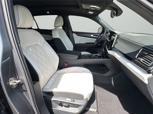 Used 2025 Volkswagen Atlas Cross Sport SEL Premium R-Line image 15