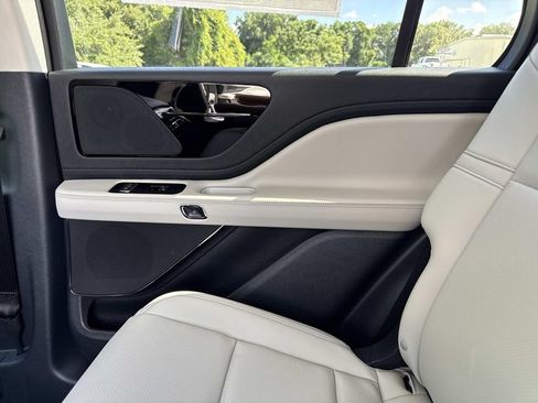New 2026 Lincoln Aviator 2WD image 15