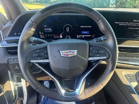 Used 2023 Cadillac Escalade Premium Luxury w/ Performance Package image 15