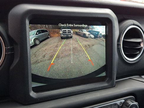 Certified 2018 Jeep Wrangler Unlimited Sahara image 18