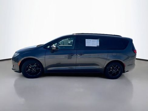 Used 2019 Chrysler Pacifica Touring-L Plus w/ S Appearance Package image 4