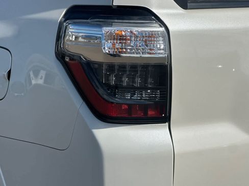 Used 2016 Toyota 4Runner Limited AWD/4WD image 32