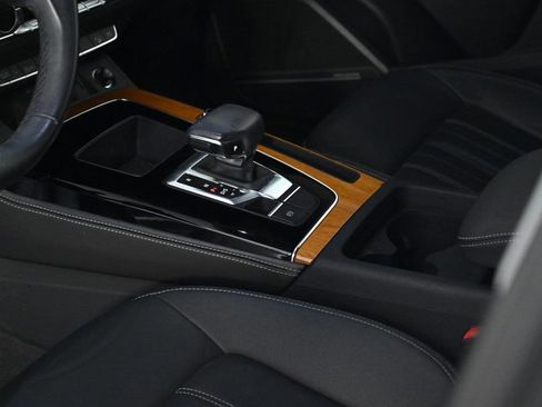 Used 2024 Audi Q3 2.0T Premium w/ Convenience Package image 19