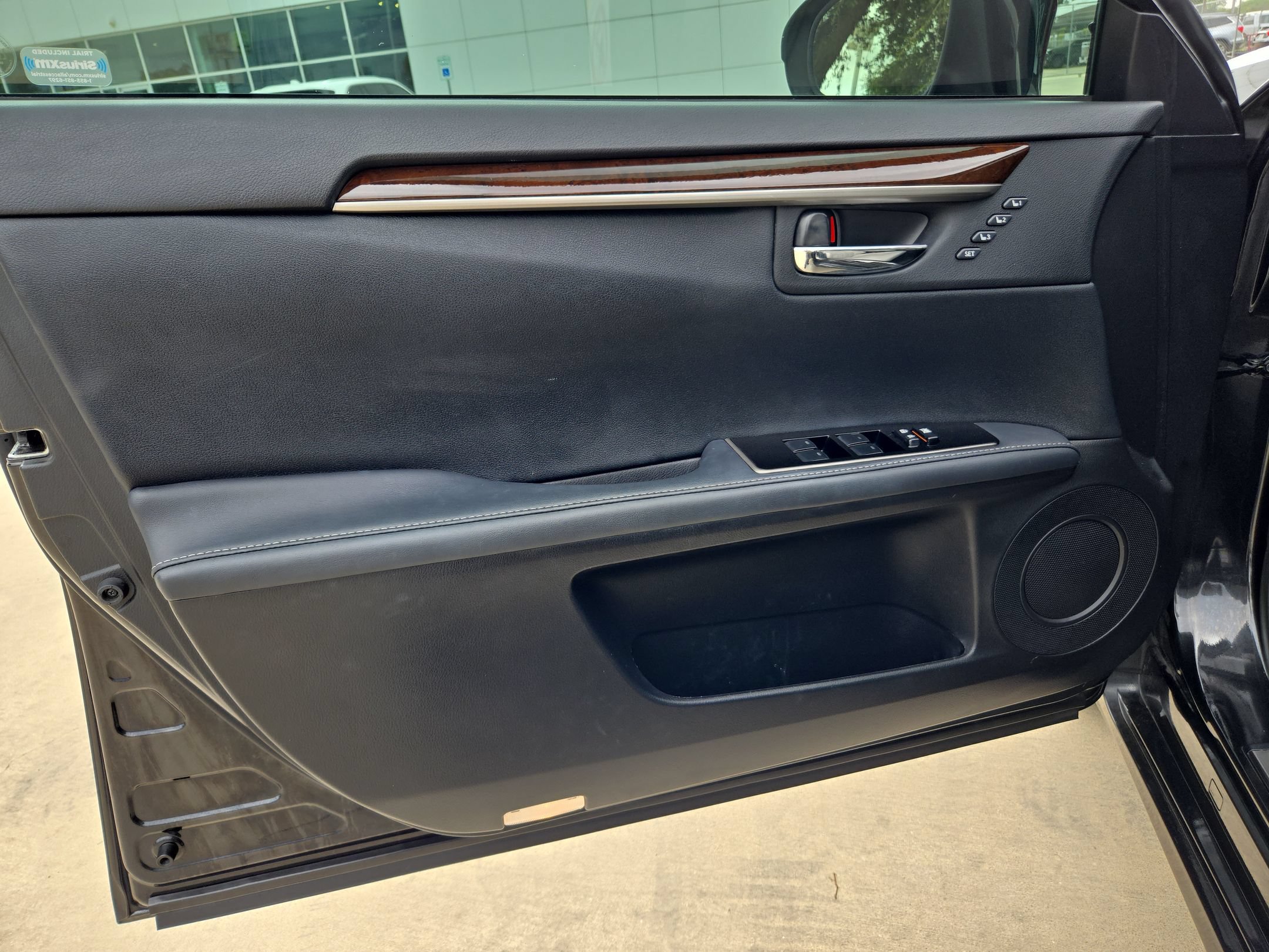 Used 2018 Lexus ES 350 w/ Luxury Package w/Wood Trim FWD image 11
