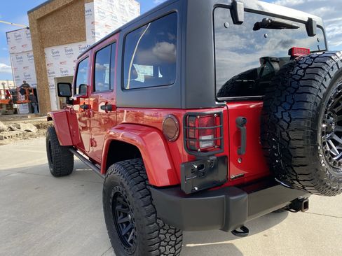 Used 2014 Jeep Wrangler Unlimited Sahara w/ Max Tow Package image 7