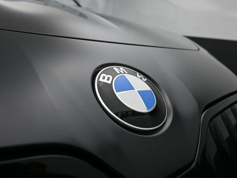 Used 2023 BMW 760i xDrive image 28