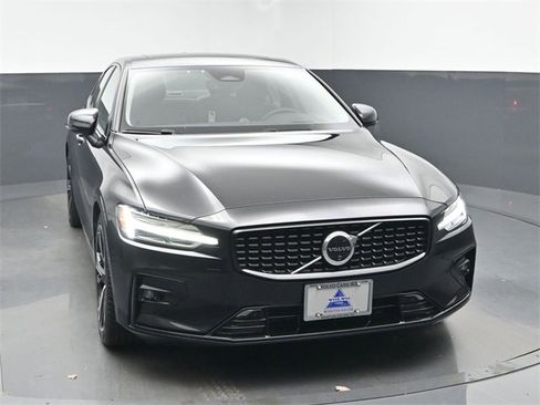 Used 2024 Volvo S60 B5 Ultimate image 2
