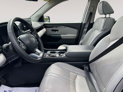 Used 2023 Honda Pilot Elite image 9