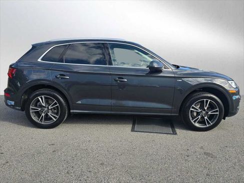 Used 2020 Audi Q5 e Premium Plus w/ Premium Plus Package image 2