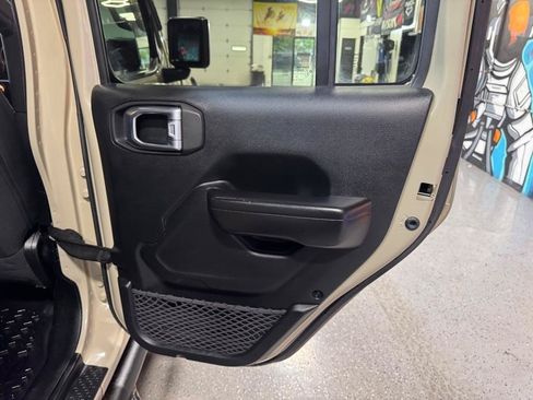 Used 2020 Jeep Gladiator Sport w/ Quick Order Package 24S AWD/4WD image 16