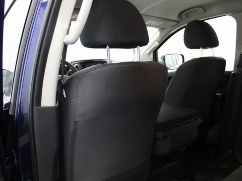 Used 2022 Nissan Titan SV image 18