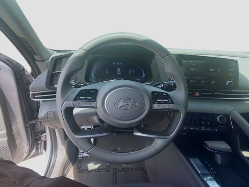 Used 2026 Hyundai Elantra SEL Sport FWD image 8