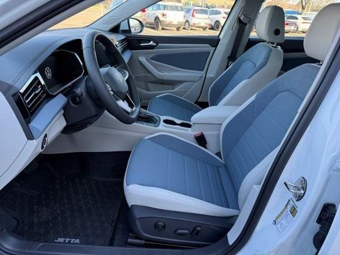 New 2026 Volkswagen Jetta SE FWD image 10