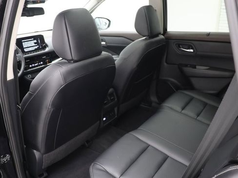 Used 2023 Nissan Rogue SL w/ SL Premium Package image 9