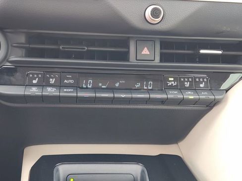 Used 2026 Toyota Crown AWD/4WD image 14