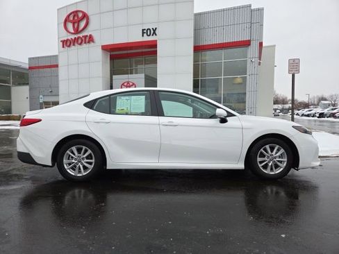 Used 2025 Toyota Camry LE image 8