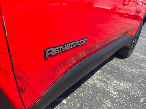 Used 2018 Jeep Renegade Altitude AWD/4WD image 24