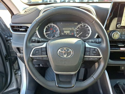 Certified 2024 Toyota Highlander XLE image 20