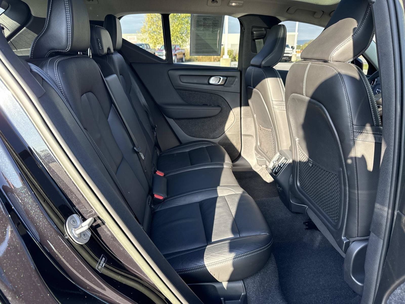 Used 2024 Volvo XC40 B5 Plus AWD/4WD image 21