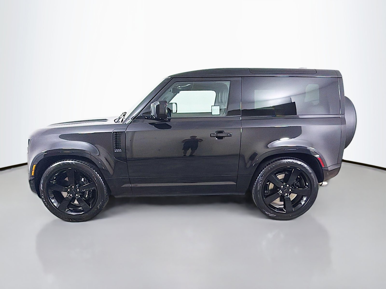 New 2026 Land Rover Defender 90 V8 AWD/4WD image 2