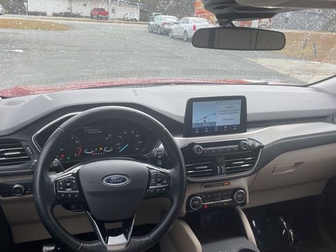 Used 2021 Ford Escape SEL image 9