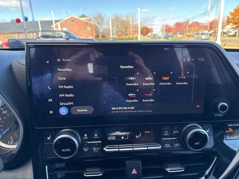 Certified 2024 Toyota Highlander XLE image 14