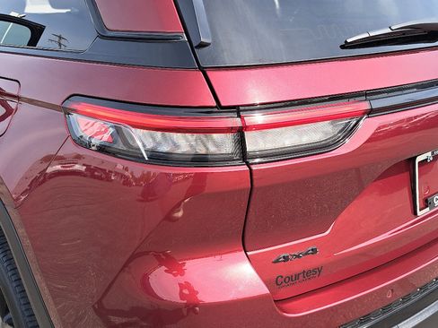 Certified 2023 Jeep Grand Cherokee Altitude AWD/4WD image 35