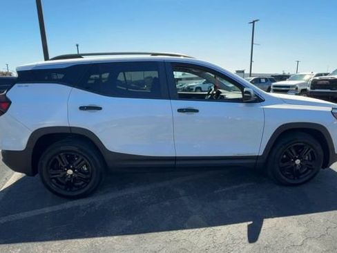 Used 2023 GMC Terrain SLE w/ Driver Convenience Package FWD image 9