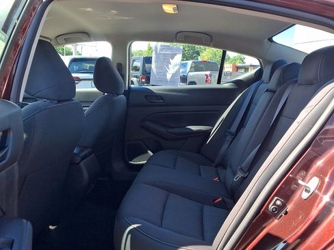 Used 2024 Nissan Altima 2.5 SV FWD image 11