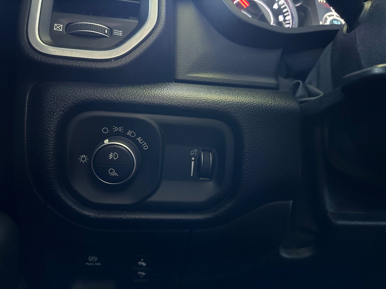 Used 2020 RAM 1500 2WD Crew Cab image 17